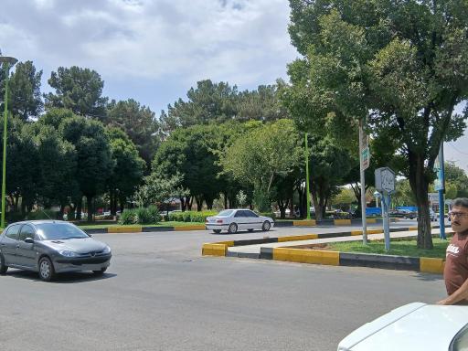 عکس 1 — میدان امام