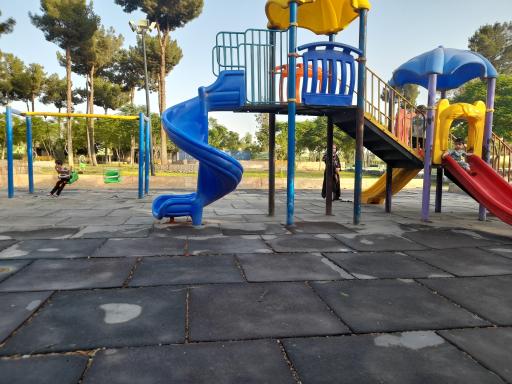 عکس 1 — زمین بازی کودکان (پارک محله جوادیه)