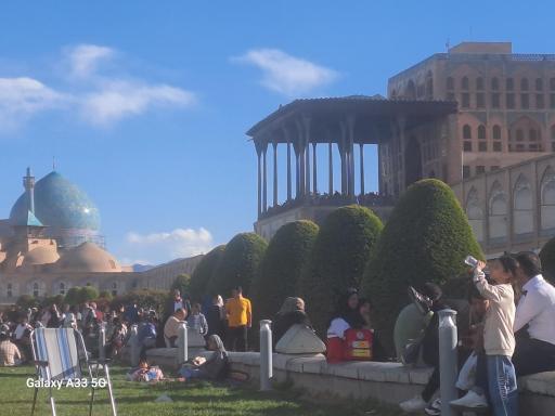 عکس 10 — بازار میدان نقش جهان