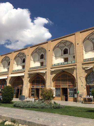 عکس 5 — بازار میدان نقش جهان