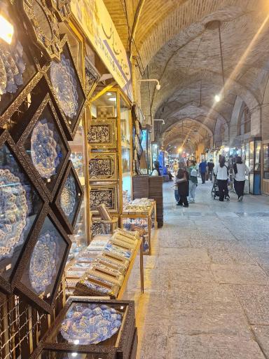 عکس 7 — بازار میدان نقش جهان