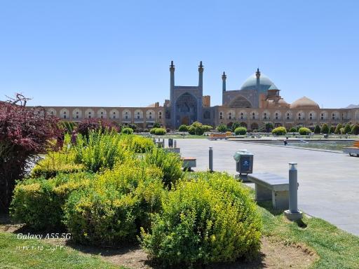 عکس 2 — بازار سنتی میدان نقش جهان