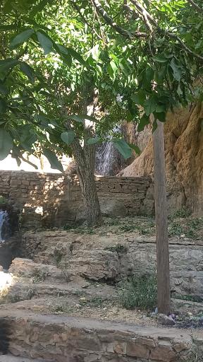 عکس 2 — آبشار و پارک کوهستانی تقرچه