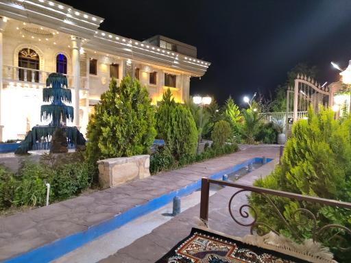 عکس 2 — باغ رستوران قصر ازادی
