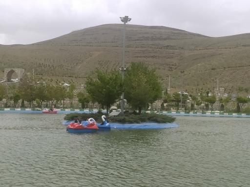 عکس 4 — دریاچه پارک عسل
