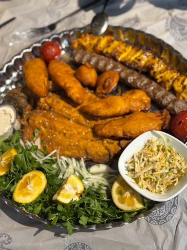 عکس 4 — کافه رستوران باغچه