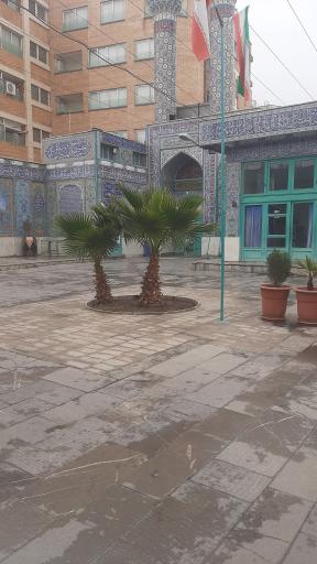عکس 8 — امامزاده اسحاق (ع)