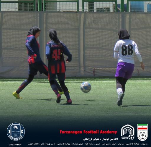 عکس 2 — آموزش فوتبال دختران فرزانگان اصفهان