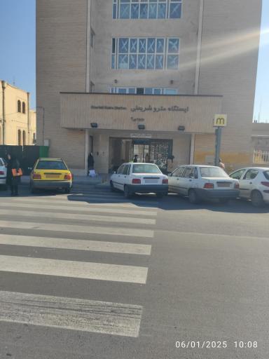 ورودی 2 ایستگاه شریعتی