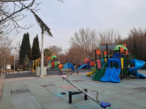 عکس 2 — زمین بازی کودکان