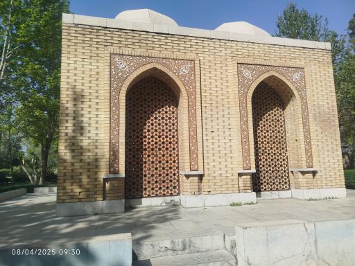 عکس 10 — آرامگاه آرتور آپهم پوپ و فیلیس اکرمن