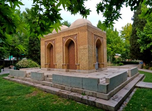 عکس 7 — آرامگاه آرتور آپهم پوپ و فیلیس اکرمن