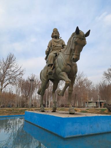 عکس 9 — مجسمه میرزا کوچک خان جنگلی