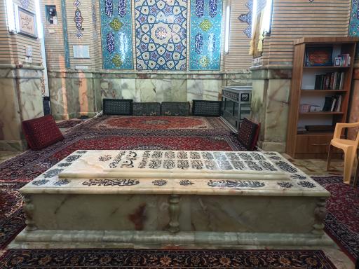 عکس 2 — آرامگاه محتشم کاشانی