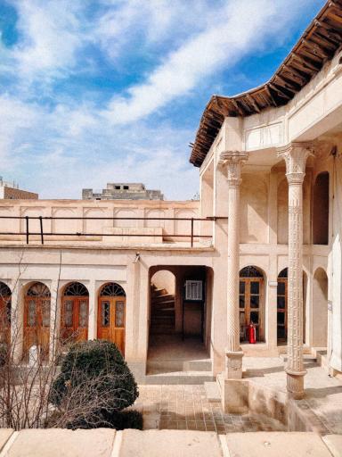 عکس 3 — دانشکده صنایع دستی