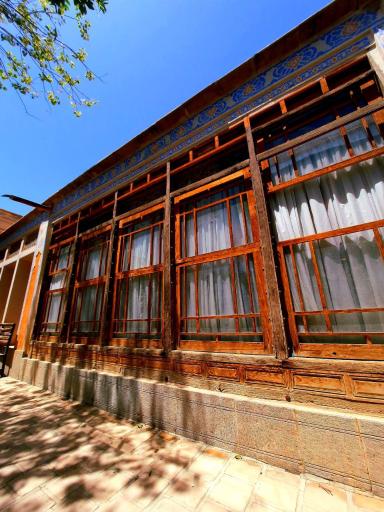 عکس 9 — دانشکده صنایع دستی