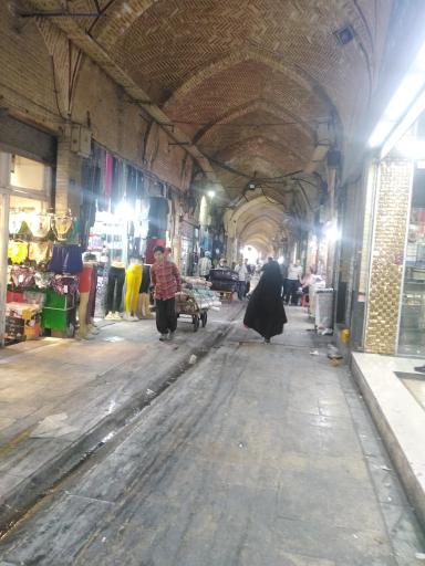 عکس 3 — بازار حاج قاسم