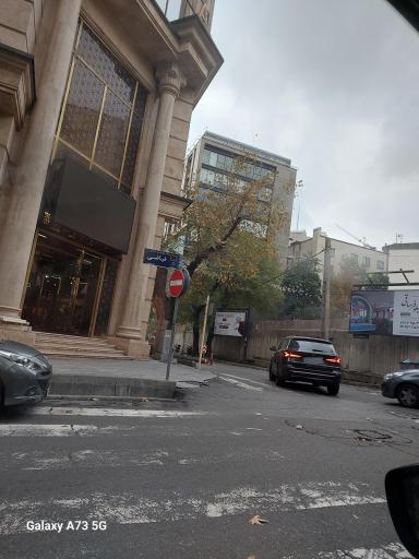 عکس 4 — مرکز خرید مدرن الهیه