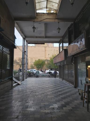 عکس 4 — مجتمع تجاری شیرازی