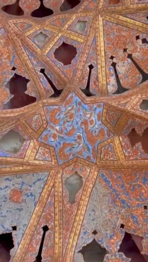 عکس 6 — تالار تنگ بری عمارت عالی قاپو