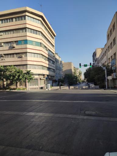 عکس 3 — بازار بزرگ انقلاب