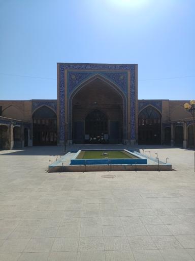 عکس 3 — درب اصلی مسجد نو بازار