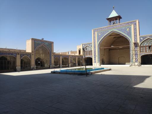 عکس 4 — درب اصلی مسجد نو بازار