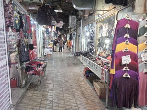 بازار روز ولیعصر