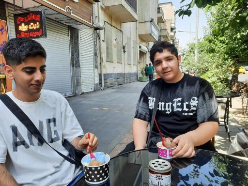 عکس 2 — پیراشکی و آبمیوه بستنی حضرتی