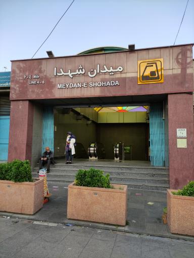 ورودی مترو ایستگاه میدان شهدا