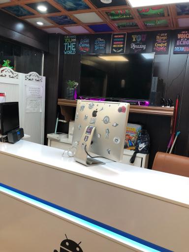 عکس 6 — اپل استور سعادت آباد