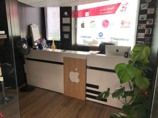 عکس 8 — اپل استور سعادت آباد