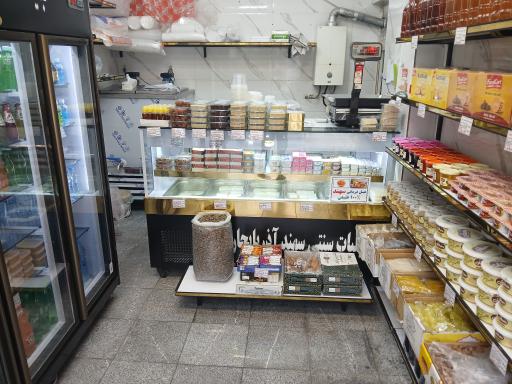 عکس 2 — لبنیاتی و بستنی سنتی آذربایجان