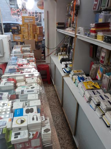 عکس 6 — نمایندگی محصولات ایرانسل و رایتل