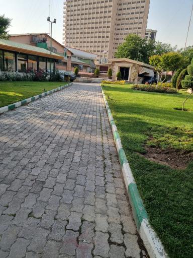 عکس 3 — رستوران کلاه فرنگی