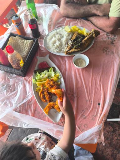 غذای دریایی تنگ غروب