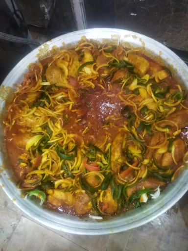 عکس 3 — آشپزخانه و کته کبابی محلی مادر