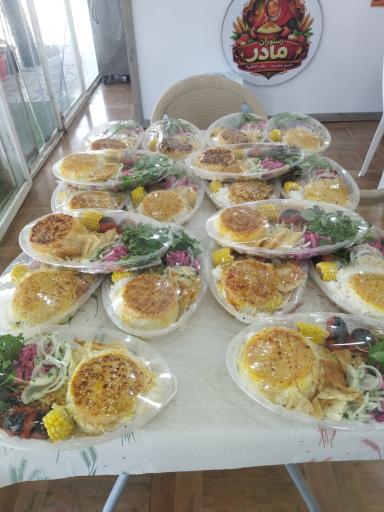 عکس 5 — آشپزخانه و کته کبابی محلی مادر