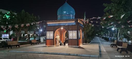 عکس 10 — زائر سرای رضوی