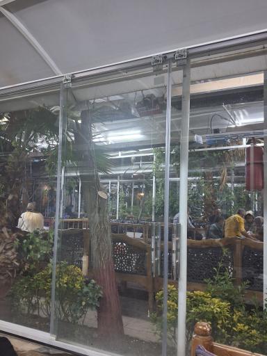 عکس 2 — باغ رستوران خواجو
