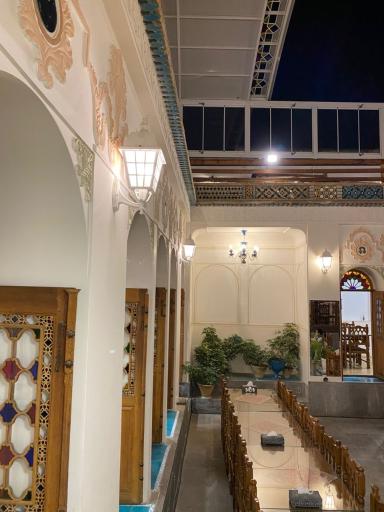 عکس 3 — کافه رستوران خانه همدم السلطنه