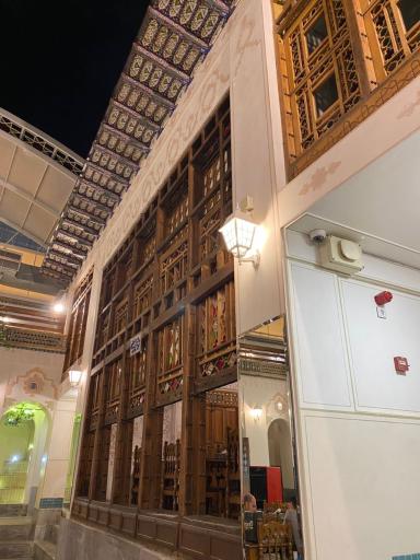 عکس 6 — کافه رستوران خانه همدم السلطنه