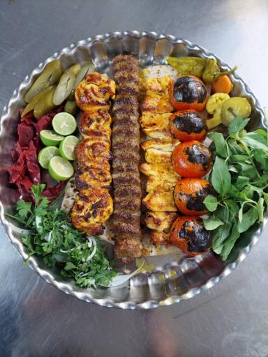 عکس 2 — رستوران سنتی باغ ارباب