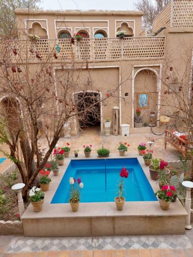 عکس 3 — رستوران سنتی باغ ارباب