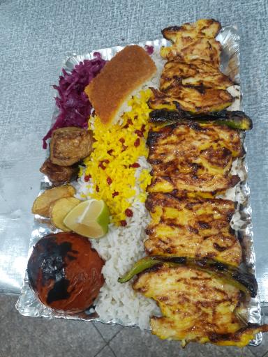 عکس 1 — تهیه غذای پیروز