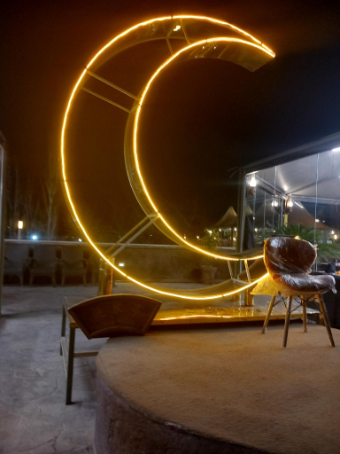 عکس 5 — باغ و رستوران شب نشین