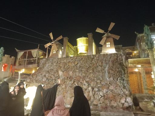 عکس 7 — باغ و رستوران شب نشین