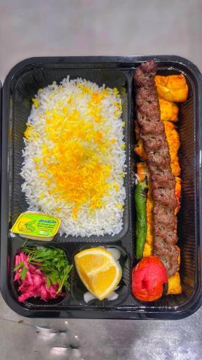 عکس 3 — باغ رستوران عمارت امیر