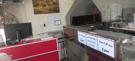 عکس 5 — غذای بیرون بر اخوان میرزایی