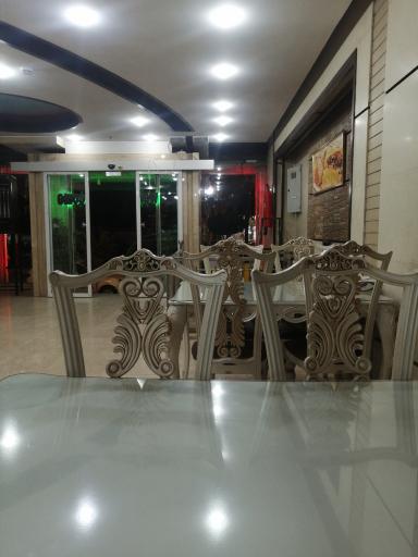 عکس 1 — رستوران شاد